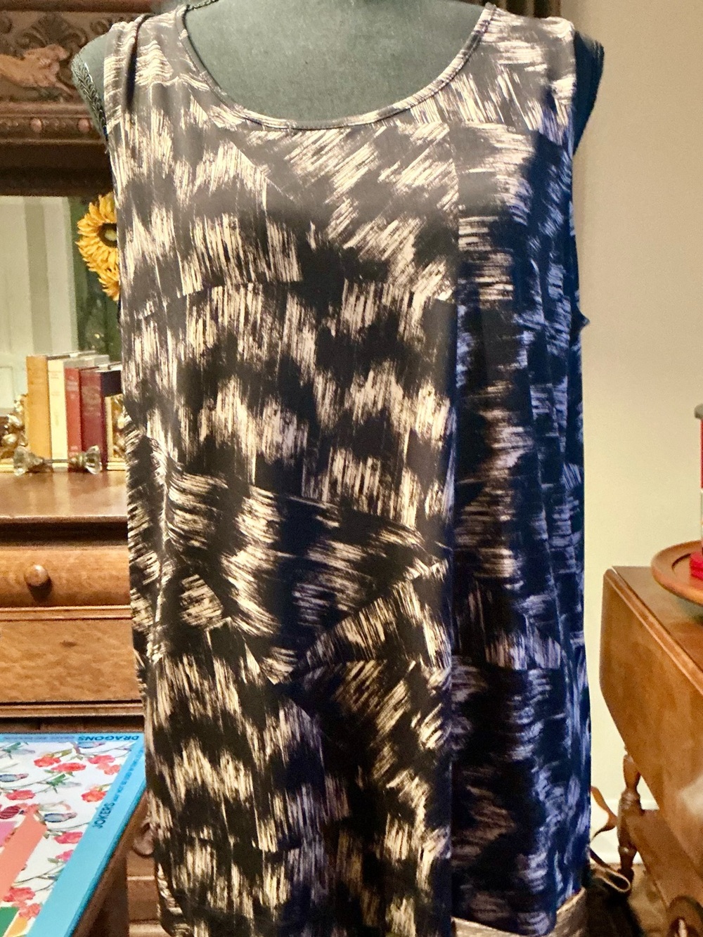 Investments Black and Creamy Gold Brushstroke Tank Top L